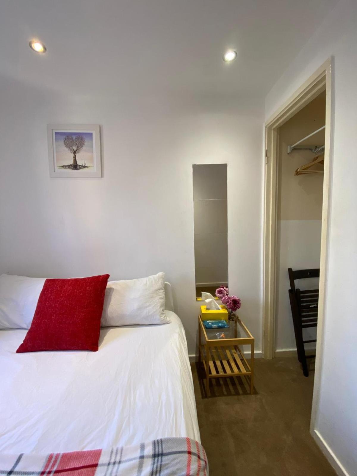 Fabulous Private Bedrooms Near Euston Station, Central Лондон Экстерьер фото