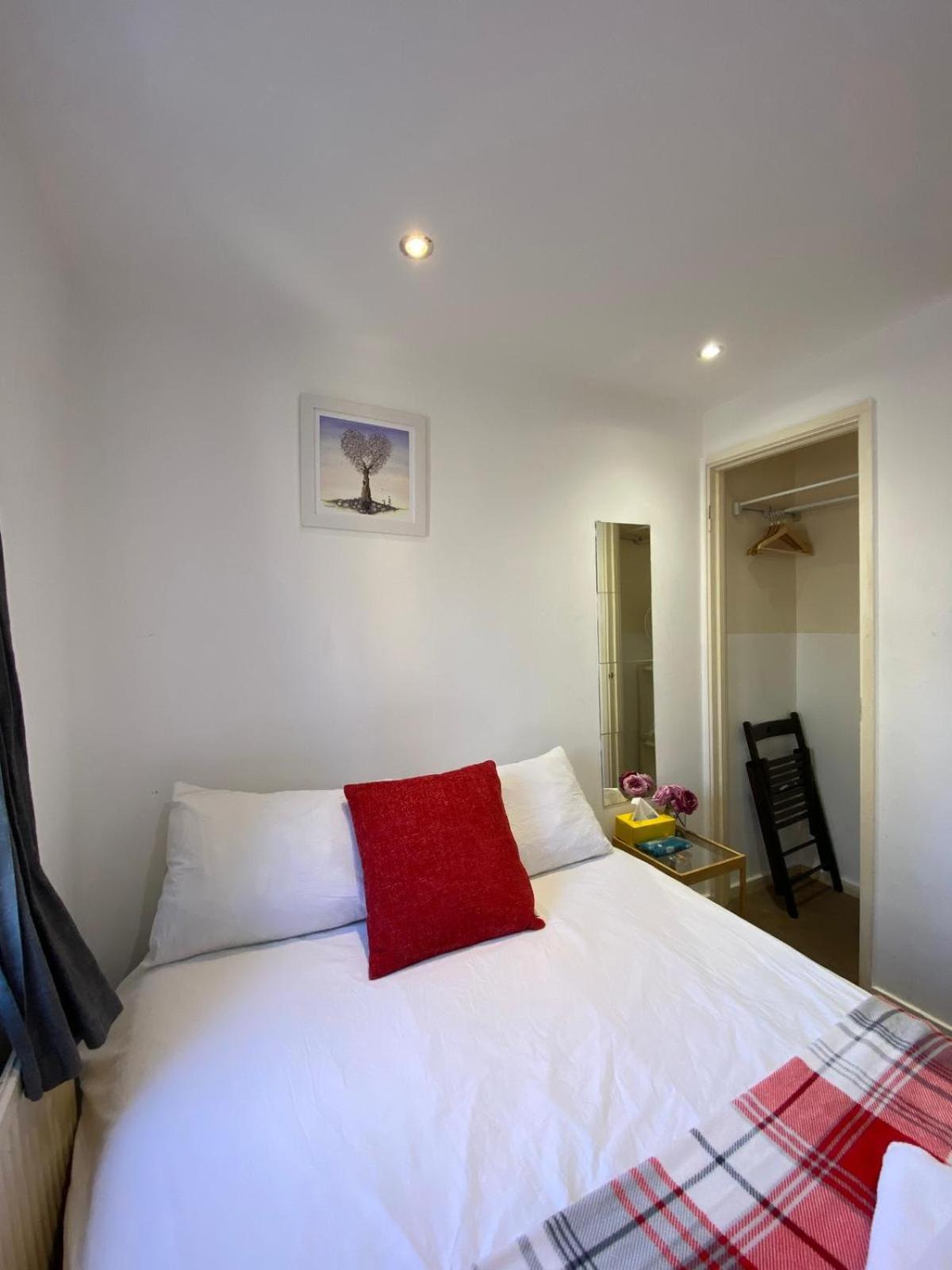 Fabulous Private Bedrooms Near Euston Station, Central Лондон Экстерьер фото