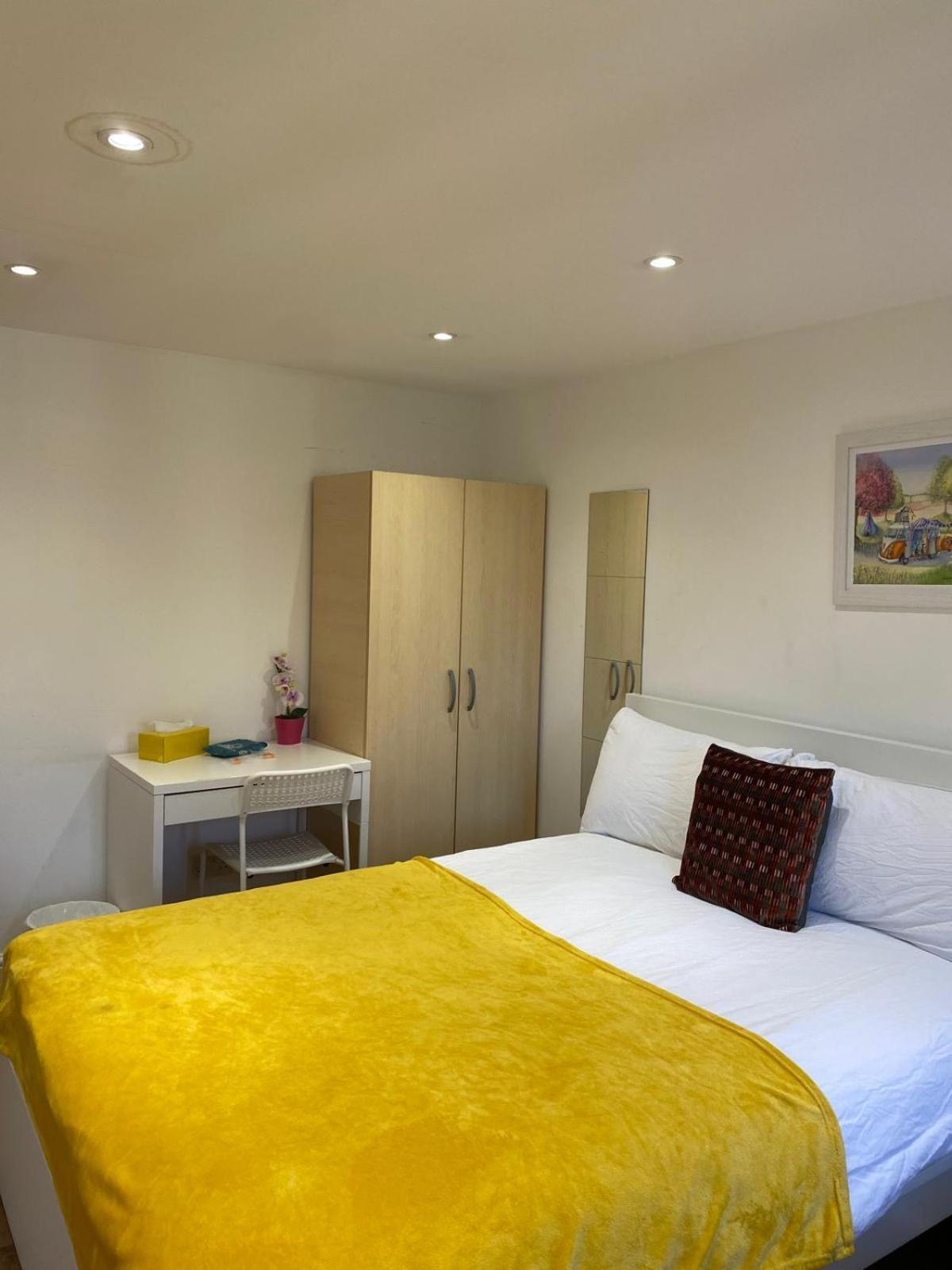 Fabulous Private Bedrooms Near Euston Station, Central Лондон Экстерьер фото